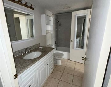 732 W Collins Street - Photo Thumbnail 10
