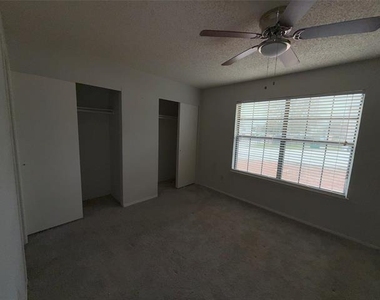 732 W Collins Street - Photo Thumbnail 13