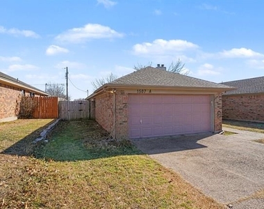 1507 Lindsey Lane - Photo Thumbnail 1