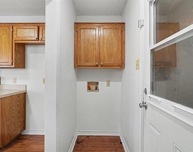 1507 Lindsey Lane - Photo Thumbnail 14