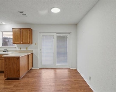 1507 Lindsey Lane - Photo Thumbnail 9