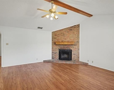 1507 Lindsey Lane - Photo Thumbnail 4