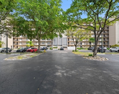 3300 W Rolling Hills Circle - Photo Thumbnail 1