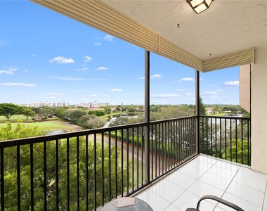 3300 W Rolling Hills Circle - Photo Thumbnail 7