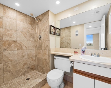 3300 W Rolling Hills Circle - Photo Thumbnail 9
