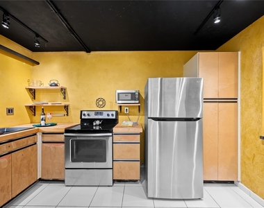 3300 W Rolling Hills Circle - Photo Thumbnail 5