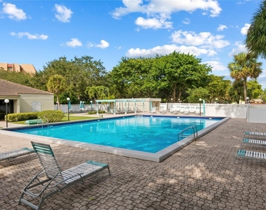 3300 W Rolling Hills Circle - Photo Thumbnail 16