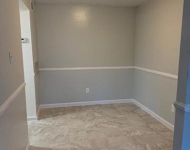 3150 Cliff Creek Crossing Drive - Photo Thumbnail 4