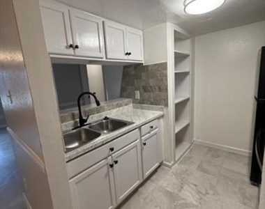 3150 Cliff Creek Crossing Drive - Photo Thumbnail 2