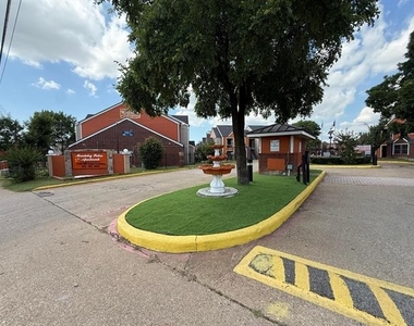 3150 Cliff Creek Crossing Drive - Photo Thumbnail 9