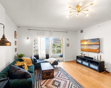 471 Ne 25th Street - Photo Thumbnail 9