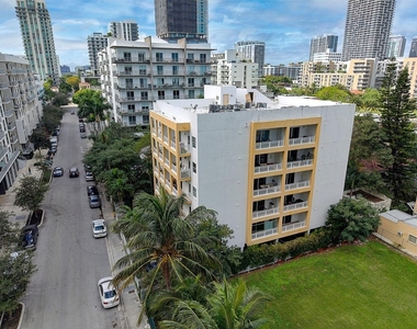 471 Ne 25th Street - Photo Thumbnail 24