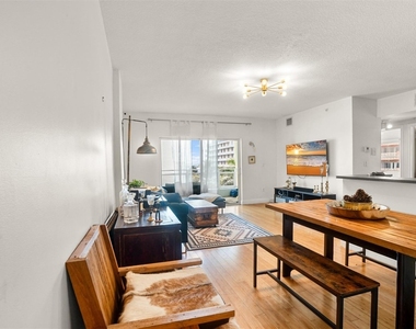 471 Ne 25th Street - Photo Thumbnail 8