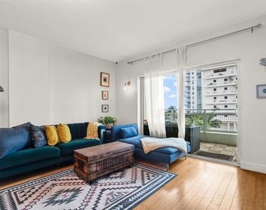 471 Ne 25th Street - Photo Thumbnail 6