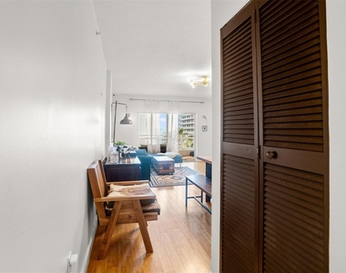 471 Ne 25th Street - Photo Thumbnail 7