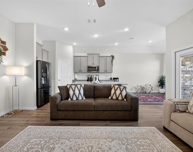 10601 Autumn Leaves Lane - Photo Thumbnail 13