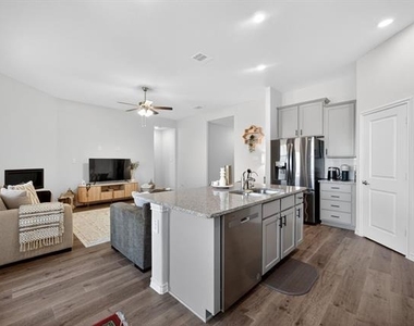 10601 Autumn Leaves Lane - Photo Thumbnail 18
