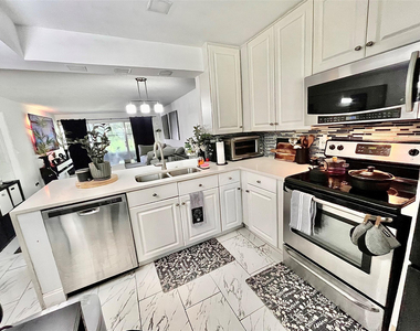 8301 Sands Point Boulevard - Photo Thumbnail 4