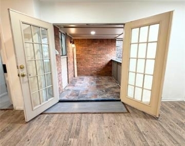 2803 Rio Branco Street - Photo Thumbnail 5