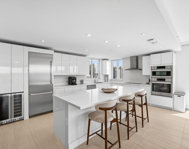 612 Bayshore Drive - Photo Thumbnail 9