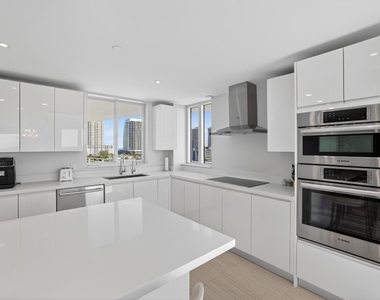 612 Bayshore Drive - Photo Thumbnail 10