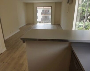 1418 S Bentley Avenue - Photo Thumbnail 11