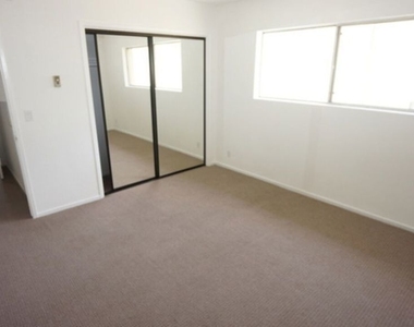 1418 S Bentley Avenue - Photo Thumbnail 4