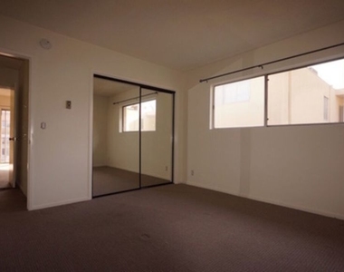 1418 S Bentley Avenue - Photo Thumbnail 25