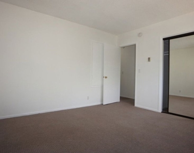 1418 S Bentley Avenue - Photo Thumbnail 18