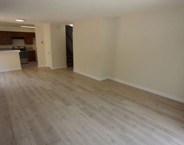 1418 S Bentley Avenue - Photo Thumbnail 17