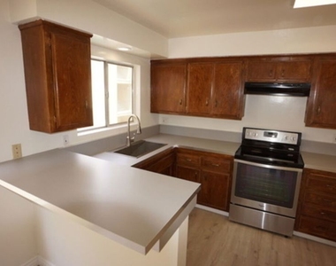 1418 S Bentley Avenue - Photo Thumbnail 14