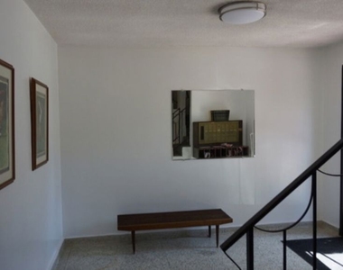 1418 S Bentley Avenue - Photo Thumbnail 15