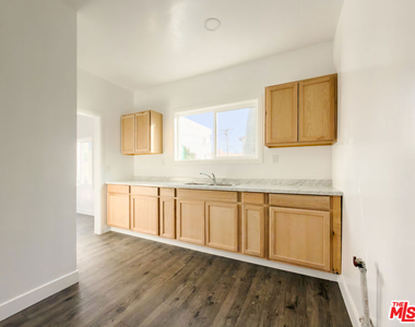 908 S Normandie Avenue - Photo Thumbnail 16