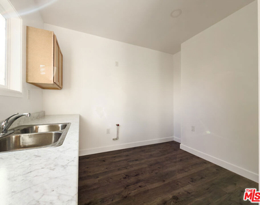 908 S Normandie Avenue - Photo Thumbnail 15