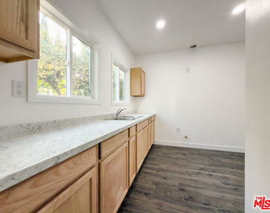 908 S Normandie Avenue - Photo Thumbnail 13
