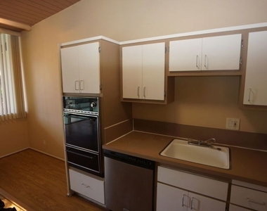 11133 Rose Avenue - Photo Thumbnail 14