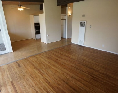 11133 Rose Avenue - Photo Thumbnail 9