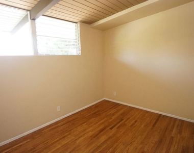 11133 Rose Avenue - Photo Thumbnail 3