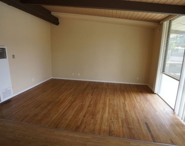 11133 Rose Avenue - Photo Thumbnail 4