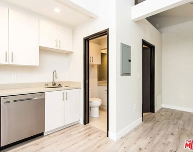 483 Washington Boulevard - Photo Thumbnail 5