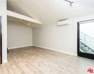 483 Washington Boulevard - Photo Thumbnail 3