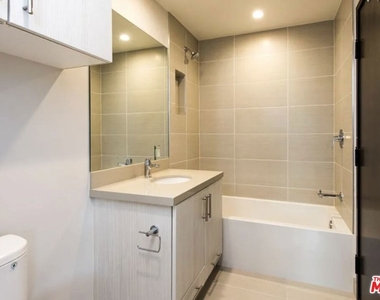 483 Washington Boulevard - Photo Thumbnail 8