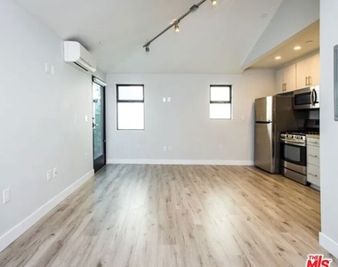 483 Washington Boulevard - Photo Thumbnail 4