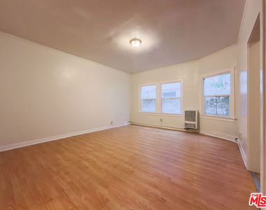 504 S Rampart Boulevard - Photo Thumbnail 4