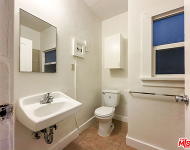 504 S Rampart Boulevard - Photo Thumbnail 10