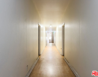504 S Rampart Boulevard - Photo Thumbnail 14