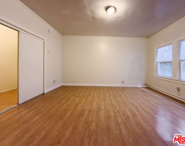 504 S Rampart Boulevard - Photo Thumbnail 7