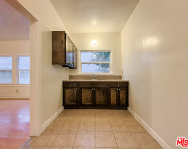 504 S Rampart Boulevard - Photo Thumbnail 9