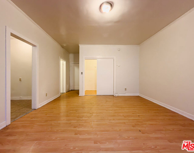 504 S Rampart Boulevard - Photo Thumbnail 6