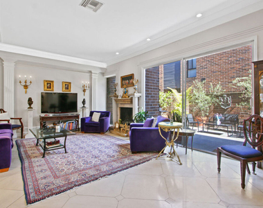 9303 Burton Way - Photo Thumbnail 9